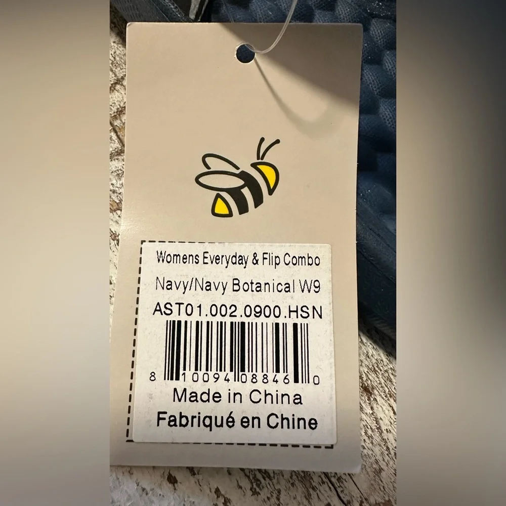 Joybees 🐝 Floral Flip Flop - NWT